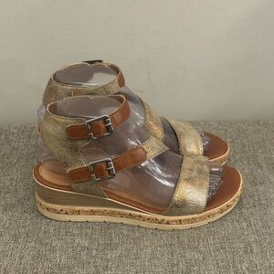 Remonte Soft Gold Metallic Wedge Sandals Size 37=7